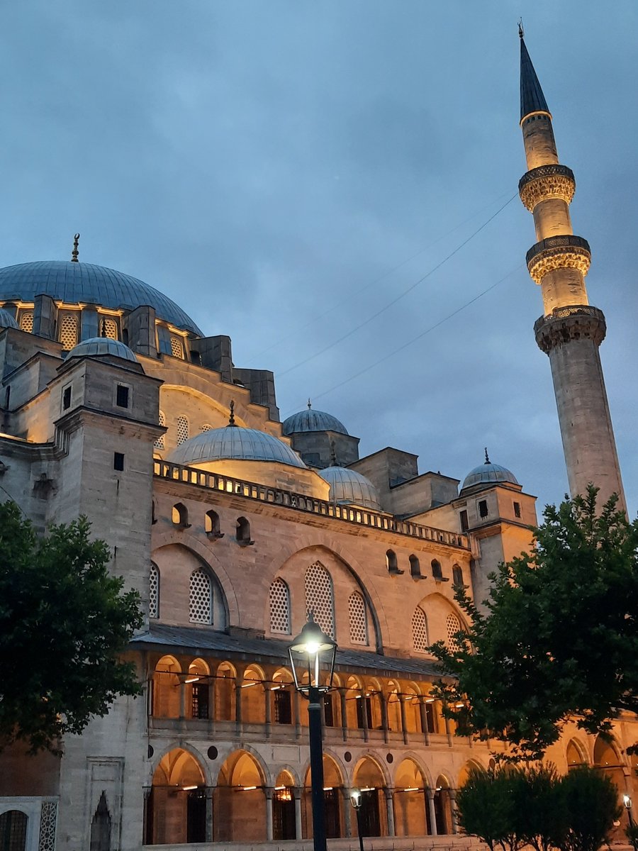 l3erra's tweet photo. Döndüm yine sana sana 
Koştuum yine sana https://t.co/6FzKj8sf1C