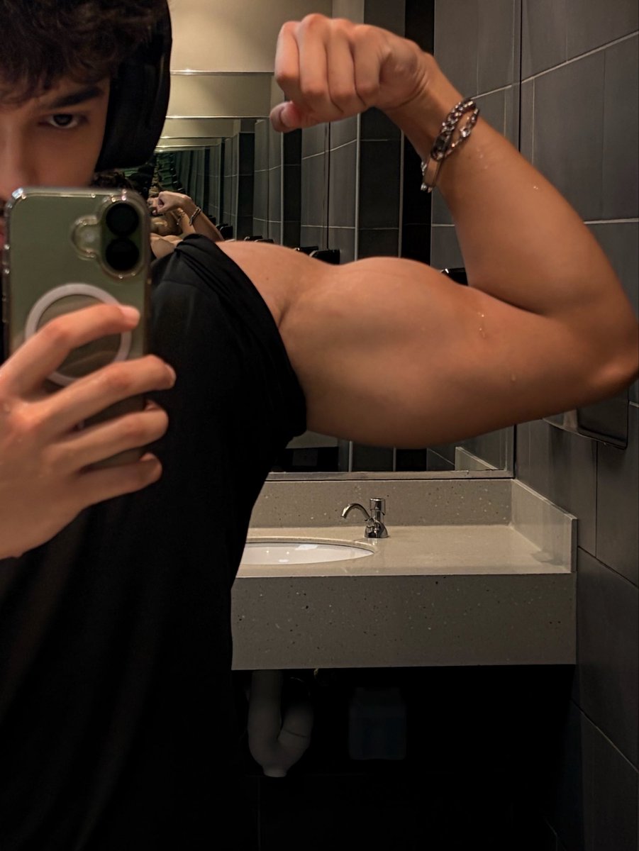 eznitx4's tweet photo. my last ever bicep post https://t.co/n0fPPgDaEm
