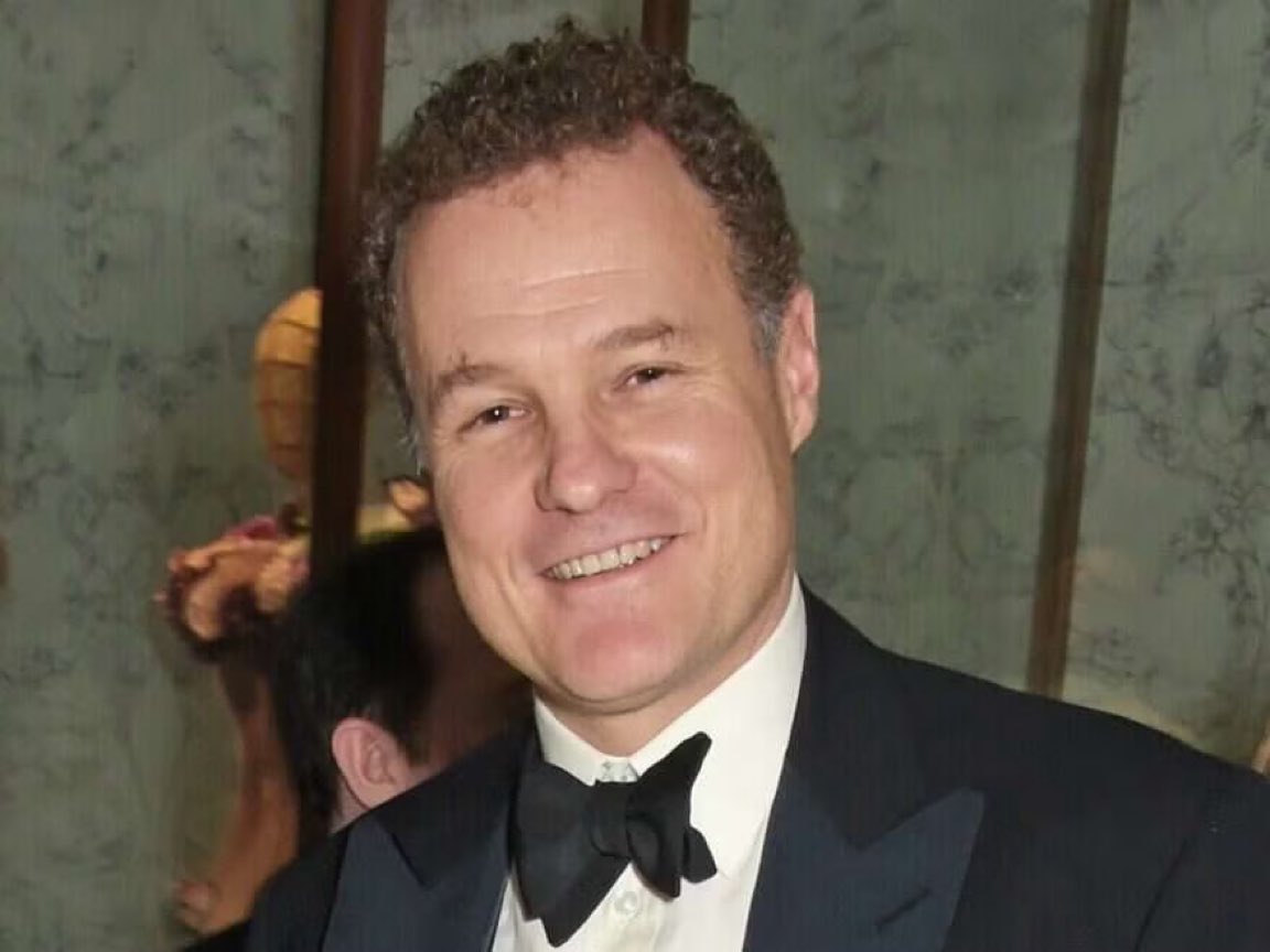 Heccles94's tweet photo. This is Lord Rothermere. 

He is a billionaire who owns the Daily mail. He lives and works in Britain, but opts out of paying tax in Britain.

He is so patriotic he has avoided paying millions and millions (perhaps hundreds of millions) in tax by being a ‘non dom’ despite living here.

No wonder he’s scared of the Green party who want to tax the rich.