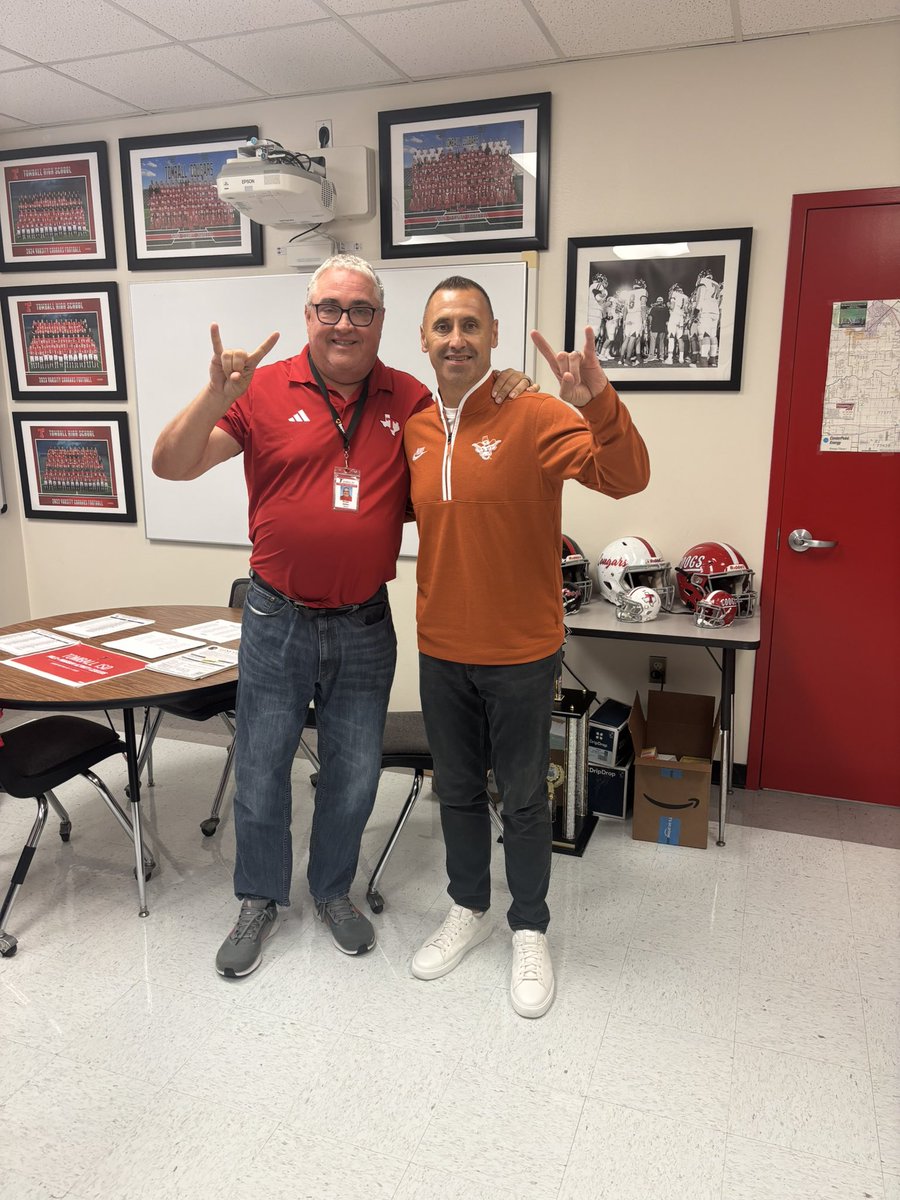 FootballTomball's tweet photo. Appreciate @CoachSark and @CoachJuluke from @TexasFootball for coming out to Tomball today! 

#recruitthecoogs https://t.co/txNekXSjLR