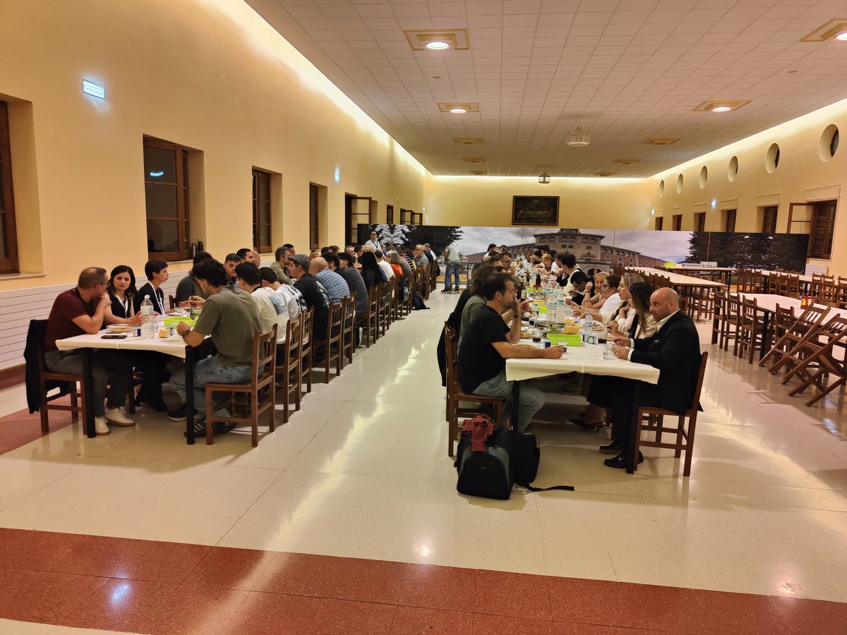 JDemocraticaES's tweet photo. El congreso sigue con una cena entre algunos de los asistentes https://t.co/FFXSKEghz7