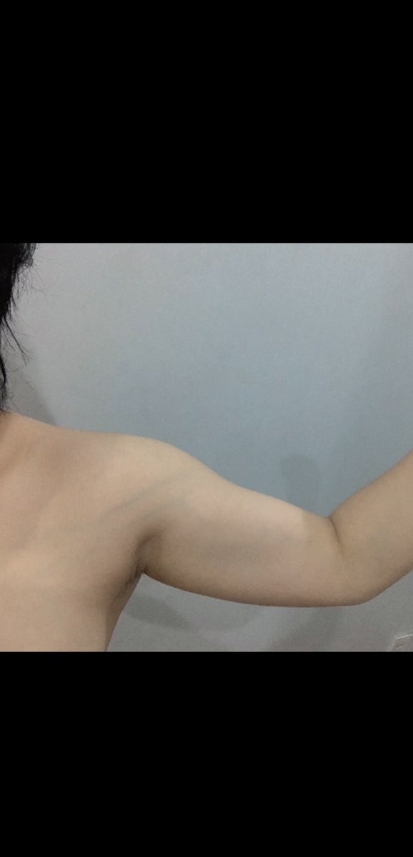 KenKevin06's tweet photo. Cái hồi còn siêng đi tập nên cái vai trông lực hẳn #les #wlw https://t.co/y6oy7dUxDO