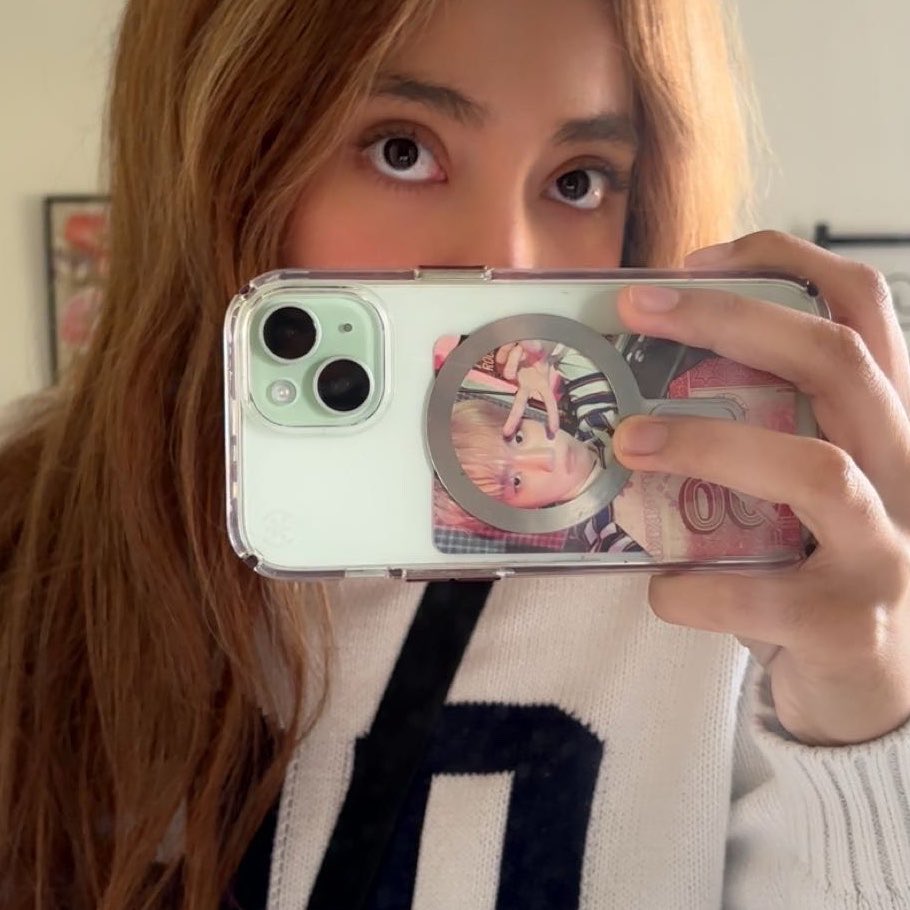 dalginotez's tweet photo. my mom is so cute , just woke up and she just bought me this at her job ! 🤍🫂 https://t.co/Q2U2dNnyKV