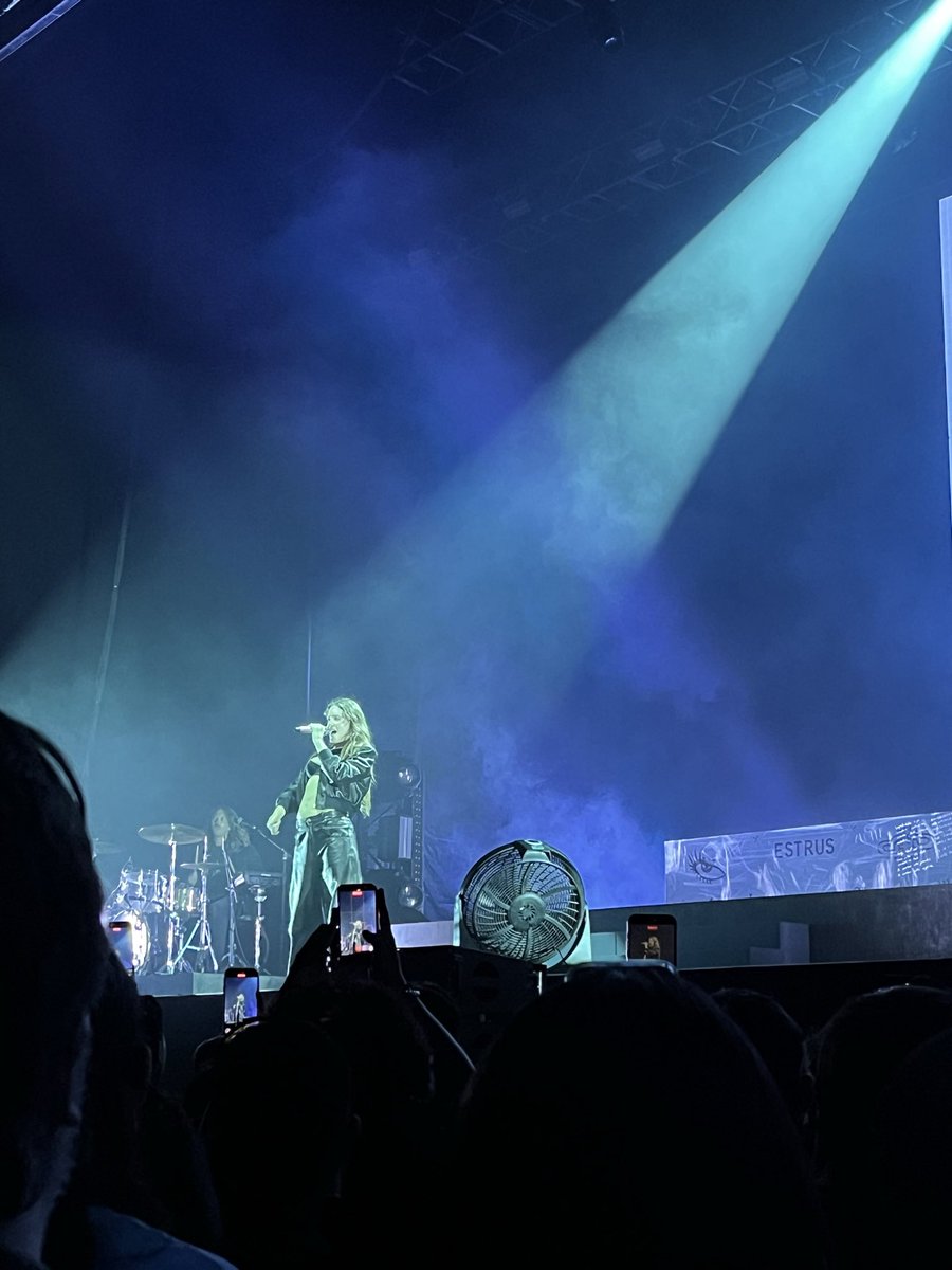 cry_sisss's tweet photo. mi novia! @ToveLo https://t.co/AKXhWX8D0m