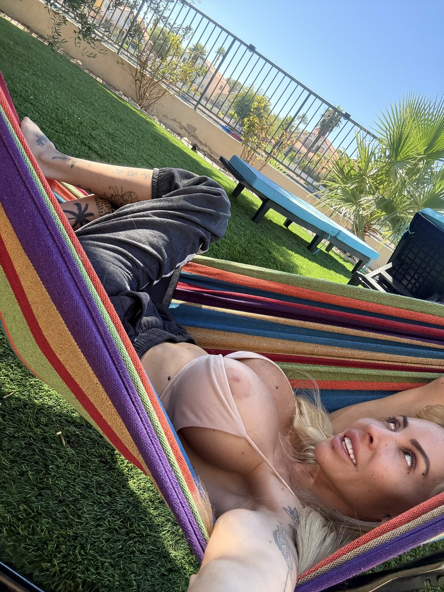 DanaeMariXXX's tweet photo. May your troubles be like bubbles that drift away, as you sway in a hammock all day🫶🏼 https://t.co/arArxqVcqz