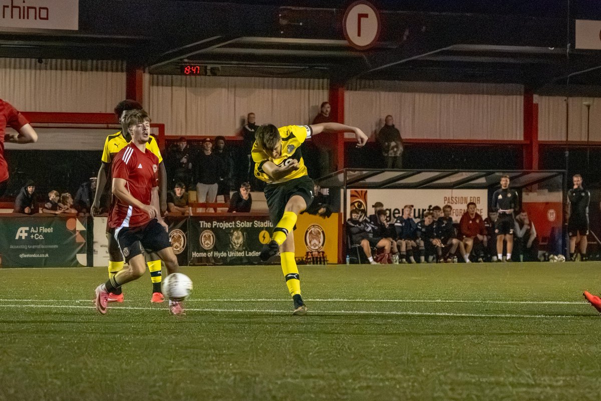 altrinchamfc's tweet photo. 📸 First half action from @hydeunited - @robinsyouth a goal up at the break thanks to Benjamin Mensah's individual effort 😍

#Alty | #FAYouthCup https://t.co/Nzw5R3hGFk