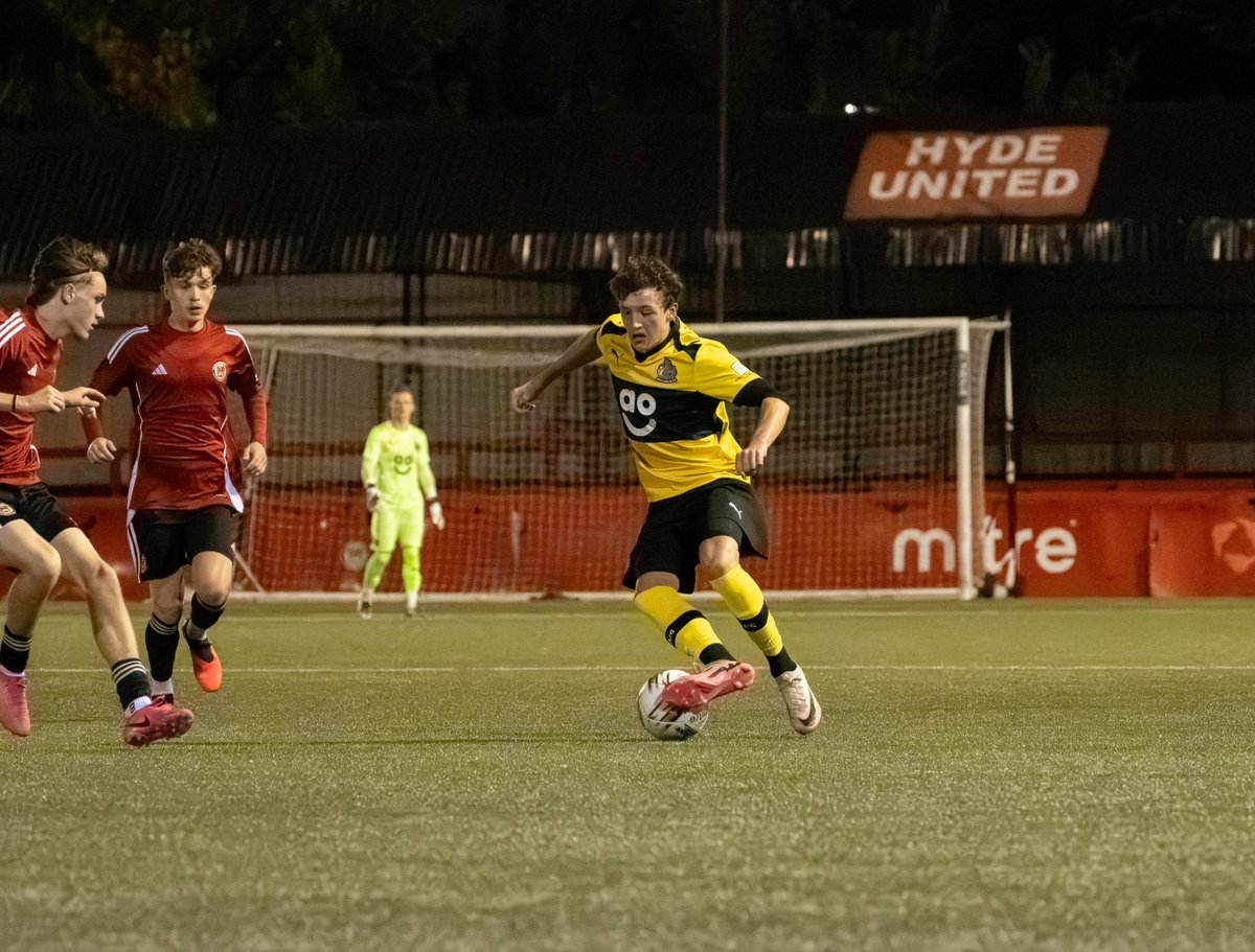 altrinchamfc's tweet photo. 📸 First half action from @hydeunited - @robinsyouth a goal up at the break thanks to Benjamin Mensah's individual effort 😍

#Alty | #FAYouthCup https://t.co/Nzw5R3hGFk