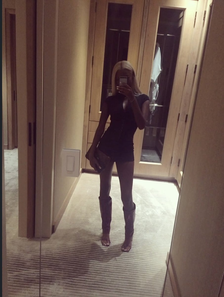 core4lii's tweet photo. she’s so cunt I just have to stan https://t.co/GHAiVQX799