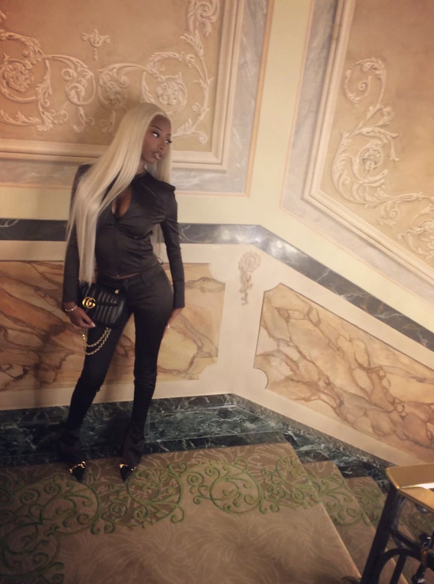 core4lii's tweet photo. she’s so cunt I just have to stan https://t.co/GHAiVQX799