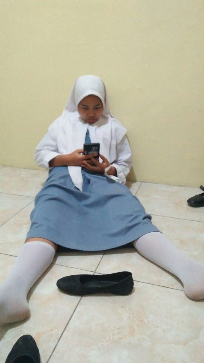 geayju's tweet photo. Liat deh aksinya di tangga

https://t.co/MhJ1Ww67x8 https://t.co/gUM8I1rZJy