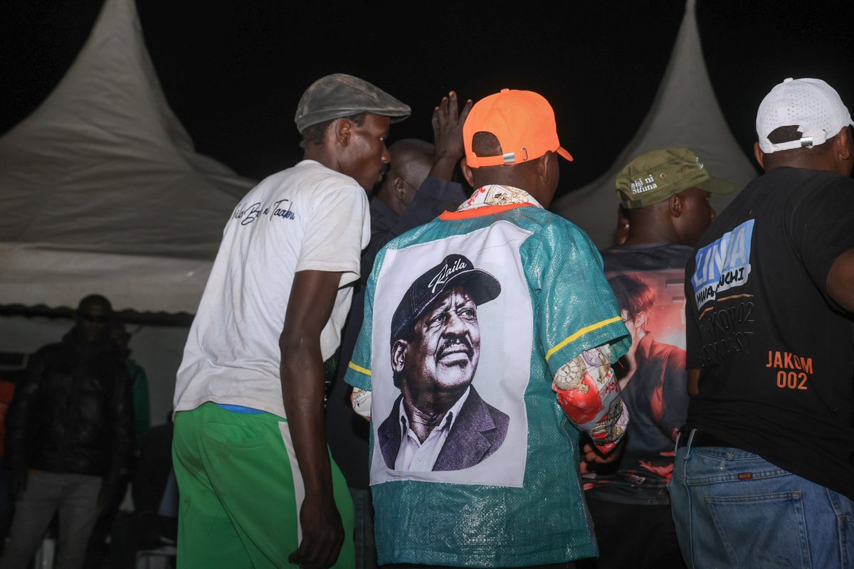 HEBabuOwino's tweet photo. Asanteni sana Jacaranda kwa kujitokeza.
Baba is happy! https://t.co/QfTh5mTWiw