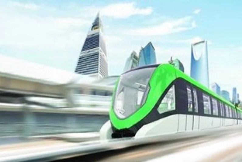 Rakan_fm9's tweet photo. 🚨 مليارين ريال لتوسعة شبكة قطار الرياض 🚇🇸🇦

قطار الرياض يستعد لاستقبال قطارات جديدة ذاتية القيادة لرفع الطاقة الاستيعابية وزيادة عدد الرحلات.👍🏽🔥

«ألستوم» الفرنسية وقّعت عقد  بقيمة 460 مليون يورو، حول مليارين ريال مع الهيئة الملكية لمدينة الرياض، لتوريد قطارات إضافية تخدم 3 مسارات:

🟠 المسار البرتقالي: طريق المدينة المنورة
🟡 المسار الأصفر: طريق مطار الملك خالد الدولي
🟣 المسار البنفسجي: طريق عبدالرحمن بن عوف – طريق الشيخ حسن بن حسين

والجميل..👇 😍

قطار الرياض نقل أكثر من 100 مليون راكب منذ بدء تشغيله أواخر 2024 

والآن.. مليارين ريال إضافية لتوسعة الشبكة ورفع قدرتها على استيعاب الركاب. 🇸🇦🔥

خلاص انسو الزحمه يا اهل الرياض👏🏻