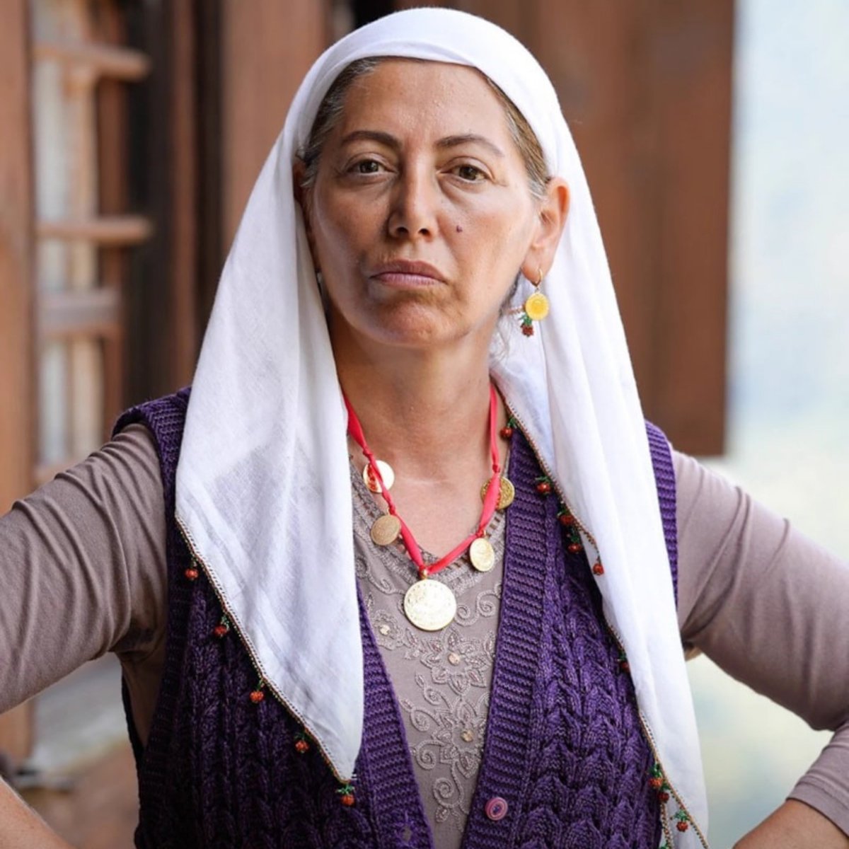 Ruhsuzumnapim's tweet photo. hala zorlama bir karakter gezebin annesi maniler falan kötüydü yeni sezonun ilk bölümünde gereksiz yer kapladı gezep konusu tamamen kapanmalıydı kendine özgü bir karakterdi bitti onur dilber bile 5 dk ekran almıyordu kadına 1 saat ekran verildi acil gönderin  #tasacakbudeni̇z https://t.co/XlvKRyisxn