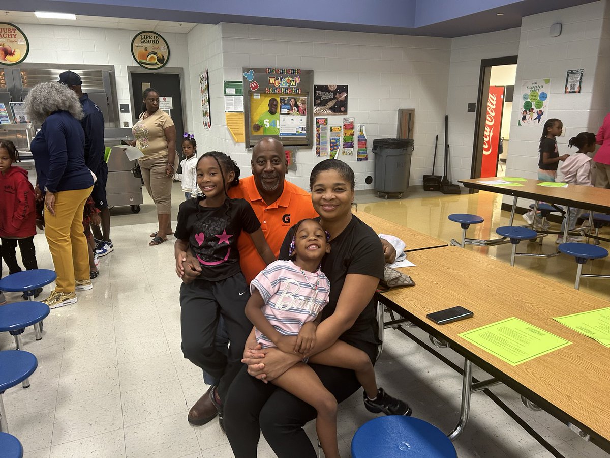 MarquilaMack's tweet photo. Building relationships with our families is how we support student success! @FultonCountySchools
@WolfCreekWolves
@RonMaxwell https://t.co/NRT87czfVL
