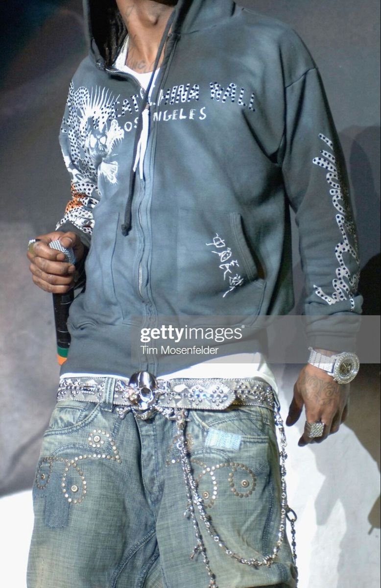 trbal_drgon's tweet photo. lil wayne performing at oakland arena (2006) https://t.co/IHzMMzKA1J
