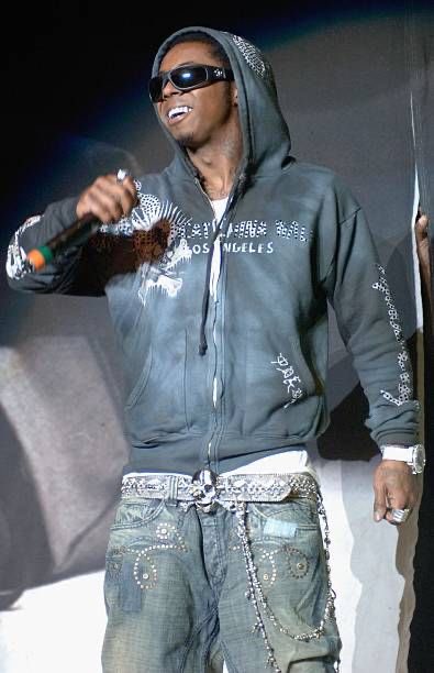 trbal_drgon's tweet photo. lil wayne performing at oakland arena (2006) https://t.co/IHzMMzKA1J