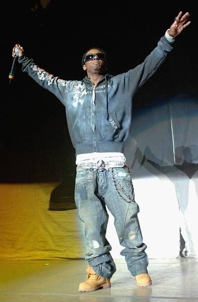 trbal_drgon's tweet photo. lil wayne performing at oakland arena (2006) https://t.co/IHzMMzKA1J