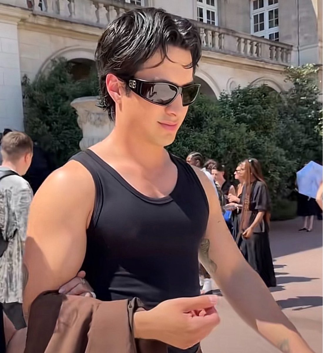 yanngraphic's tweet photo. his chest was extra-massive that day https://t.co/ntQC4w0apc