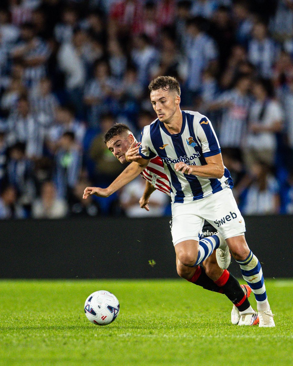 LigaFootbal's tweet photo. 🏆 TERMINÉ !

 Real Sociedad 0-1 Athletic Club

L’Athletic Club remporte la Txapela face à une Real Sociedad décevante.

⚽ Maroan, sur un coup franc de Robert Navarro, offre le trophée aux Basques. https://t.co/rnnI8GAtkn