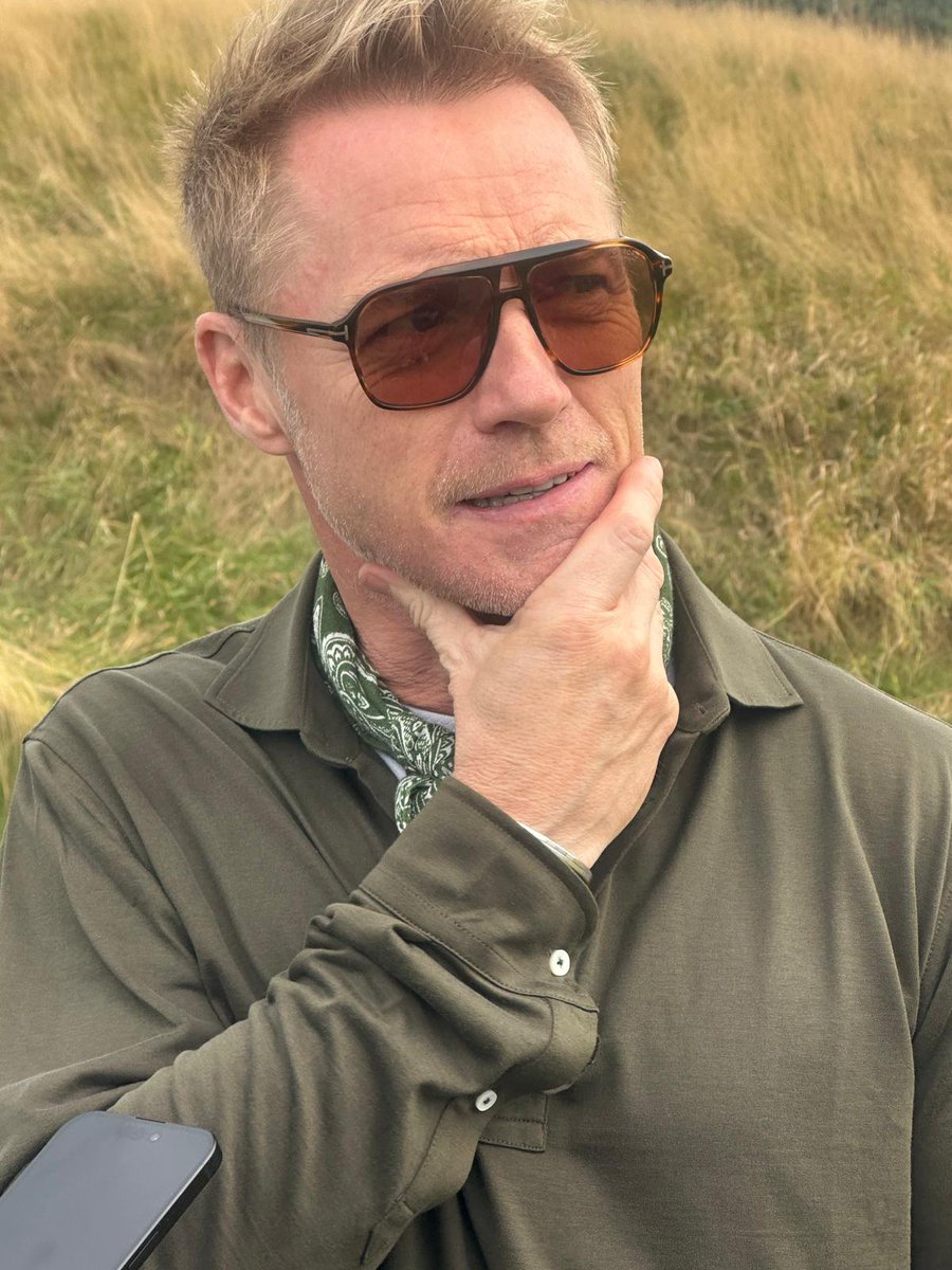 TOURMISS's tweet photo. I COULD NEVER HAD BEEN  A PRO GOLFER ....

Admits famed Irish-born singer Ronan Keating @ronanofficial contesting his 14th @dunhilllinks & out this year with Lee Westwood @WestwoodLee 

"I just admire the pro golfers so much, the challenges they face & how they go about constantly dealing with those challenges".

📷 TOURMISS 

✅ @TOURMISS