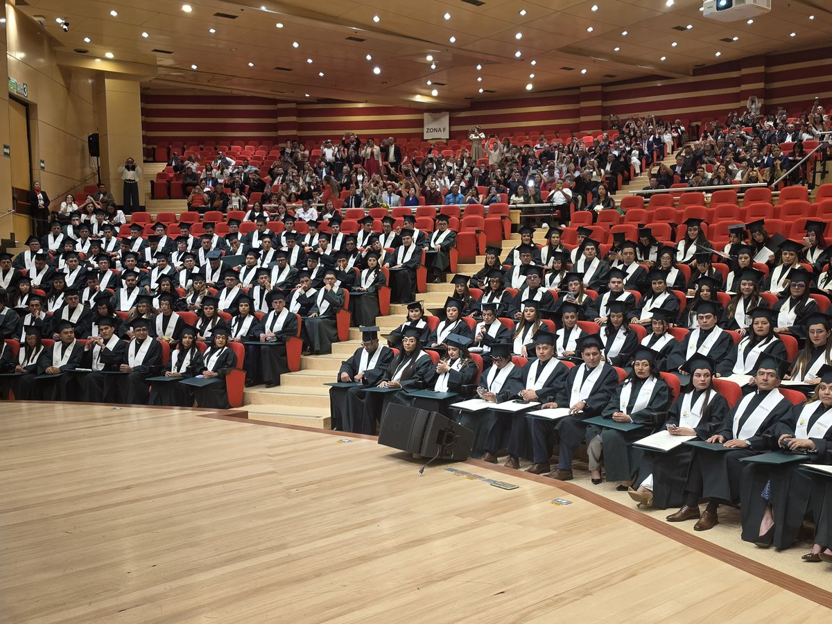 UNIAGRARIA's tweet photo. 🎓El pasado 2 de octubre, UNIAGRARIA celebró dos ceremonias de grado en las que 177 graduandos de posgrado y 145 de pregrado recibieron sus títulos, culminando una importante etapa de su formación académica. https://t.co/kRbY8pU1bt