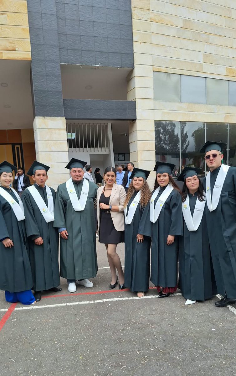 UNIAGRARIA's tweet photo. 🎓El pasado 2 de octubre, UNIAGRARIA celebró dos ceremonias de grado en las que 177 graduandos de posgrado y 145 de pregrado recibieron sus títulos, culminando una importante etapa de su formación académica. https://t.co/kRbY8pU1bt