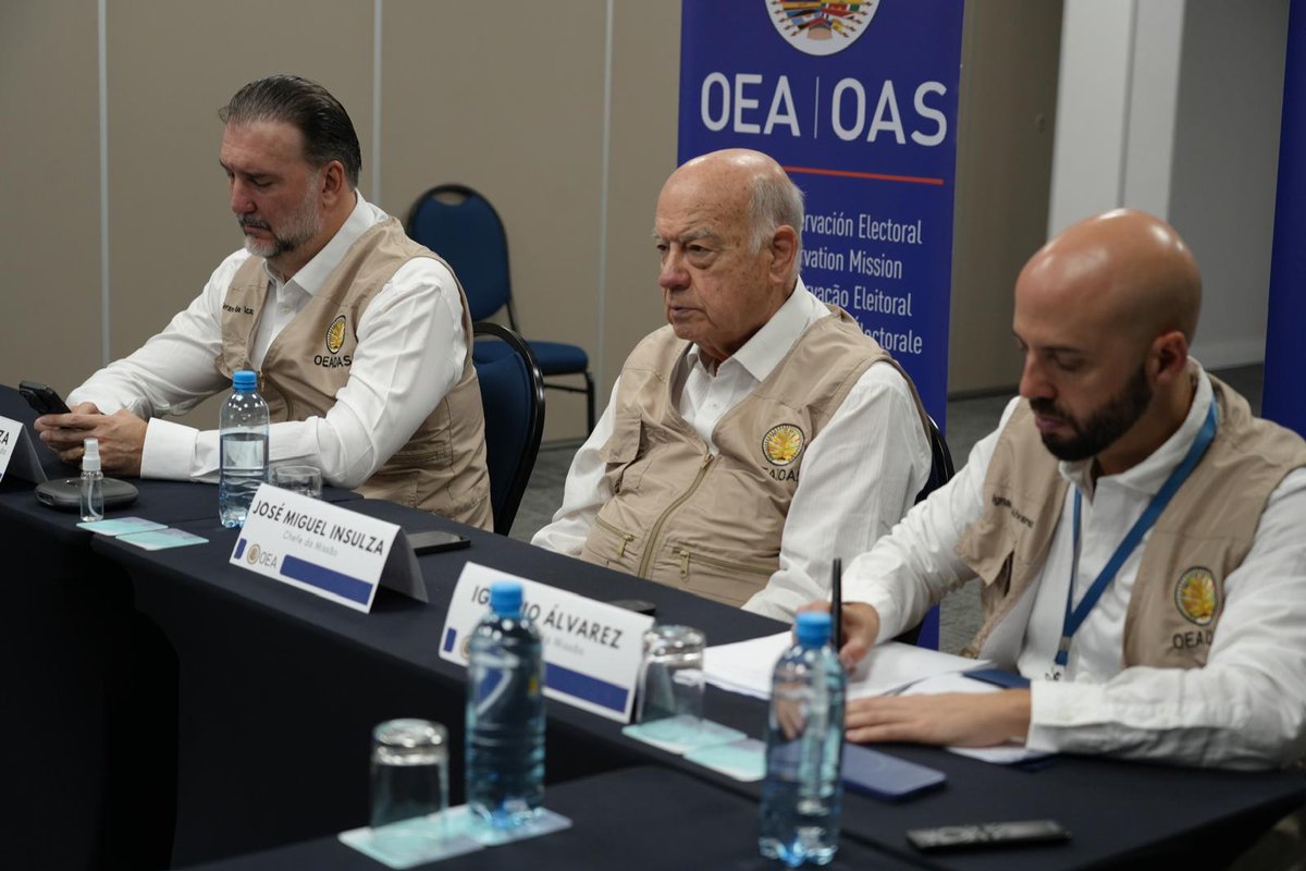 OEA_oficial's tweet photo. El senador @senadorhumberto y representantes del @ptbrasil y de la campaña del candidato a la presidencia @LulaOficial compartieron con la #MOE_OEA en Brasil  sus perspectivas sobre el proceso electoral de este domingo.
#Eleições2026 🇧🇷 https://t.co/k4iNy2EfDc