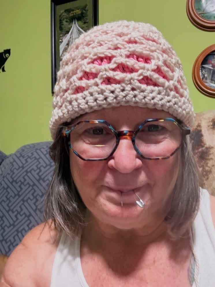 Lisa03737's tweet photo. Newest hat, fun making this https://t.co/DPCz5OE2Gl