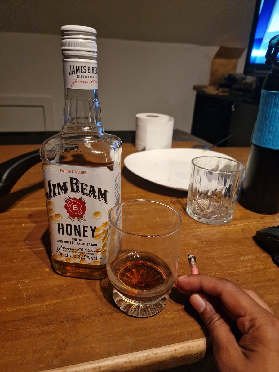nenumonarch's tweet photo. Weekend Whiskey Weed ❤️😌 
#WWW https://t.co/PE5bt7Xg7G