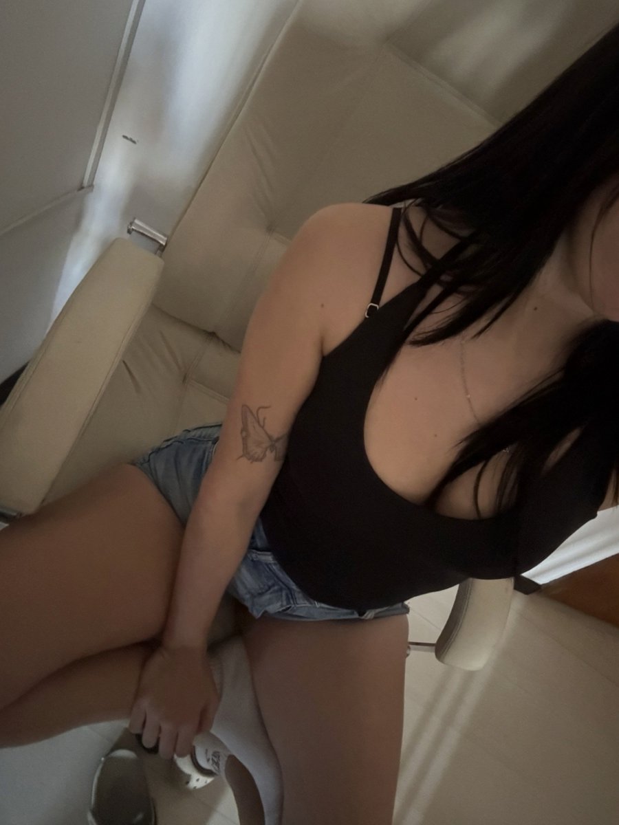 doveprincess42's tweet photo. really just chilling https://t.co/VAPLn2vwoh