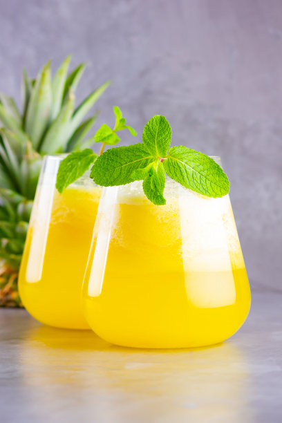 LailaThorlcu's tweet photo. Buscas una bebida fresca rápida Mezcla 50ml de jugo de pia + 100ml de agua de coco, agrega hielo y listo!， https://t.co/im7FG4H6hz