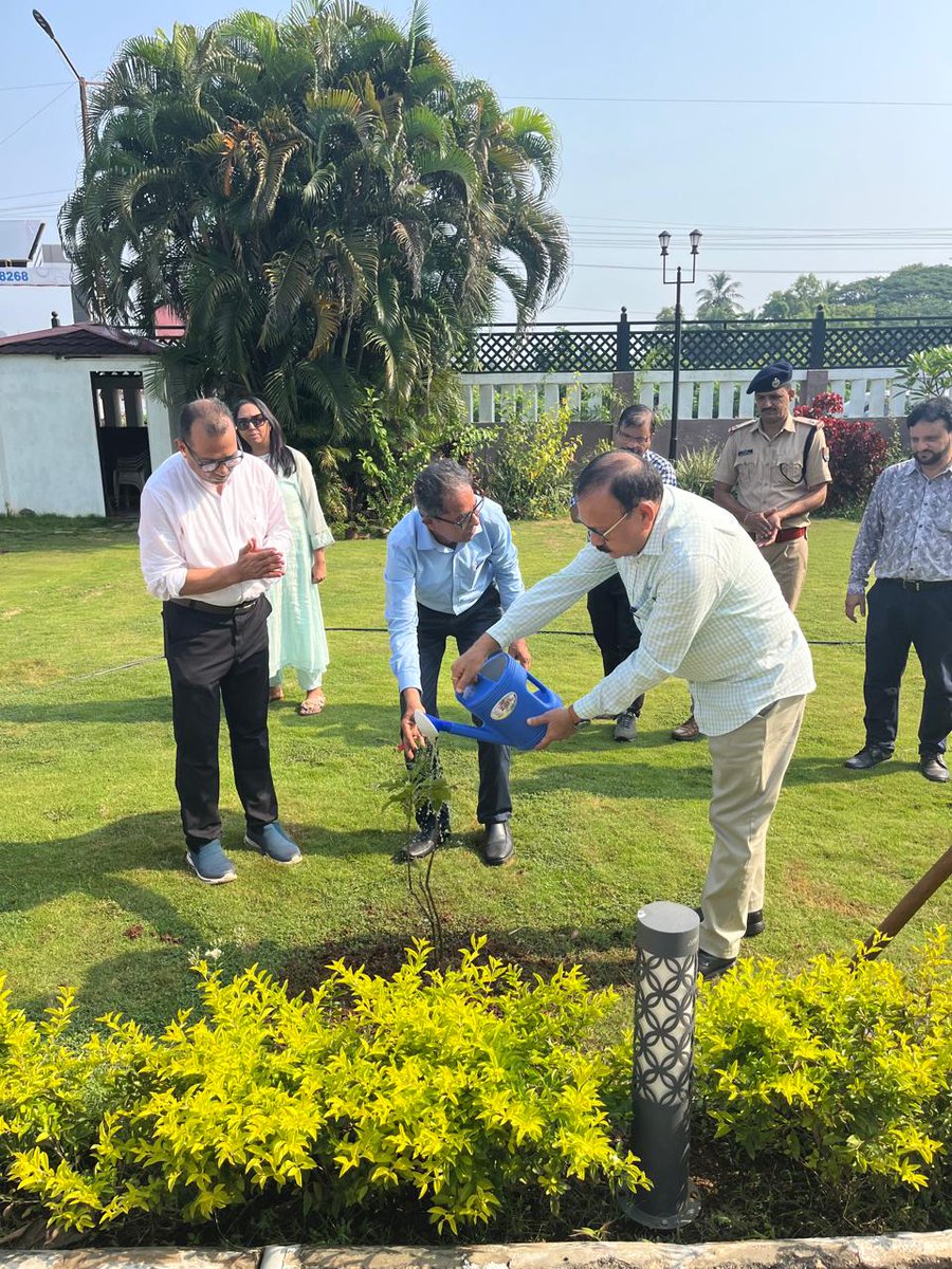 KonkanRailway's tweet photo. #SwachhataHiSeva2026 Tree plantation was carried out at ORH, Madgaon by Shri Santosh Kumar Jha, CMD/KRCL, &amp; Smt. Manisha Jha, President, KRWC &amp; SSA, under the ‘Ek Ped Maa Ke Naam’ initiative, marking the commencement of Swachhata Pakhwada.
#EkPedMaaKeNaam #SwachhBharat #SadarSeva https://t.co/MVuboa1Udr