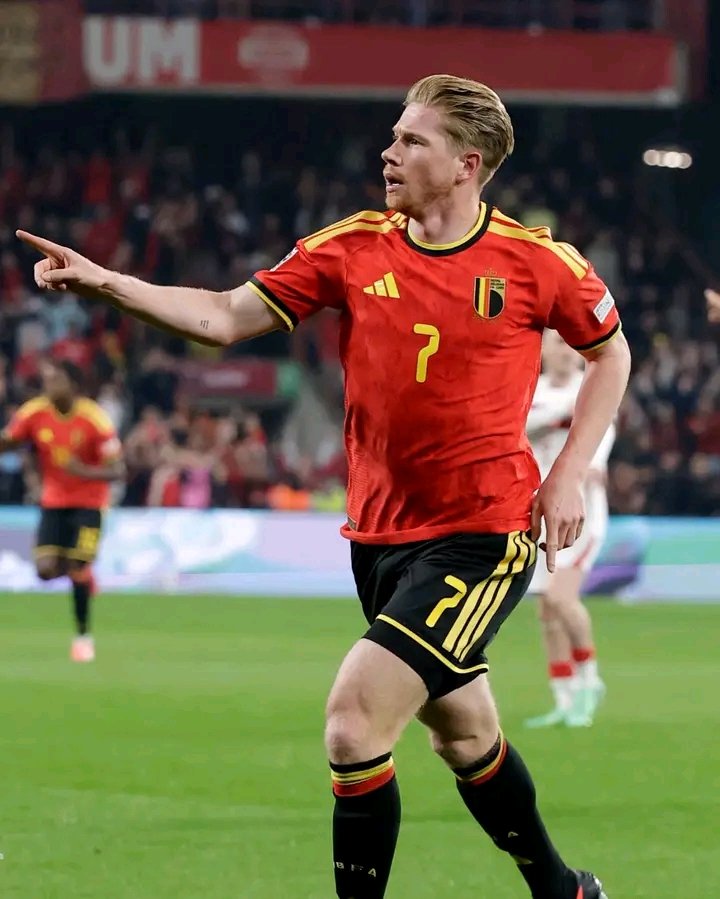 Chilexzyi's tweet photo. Kevin De Bruyne 🟰  200th career goal for club and country 🇧🇪
That's my GOAT 🔥❤️ https://t.co/XqCaOWRww5