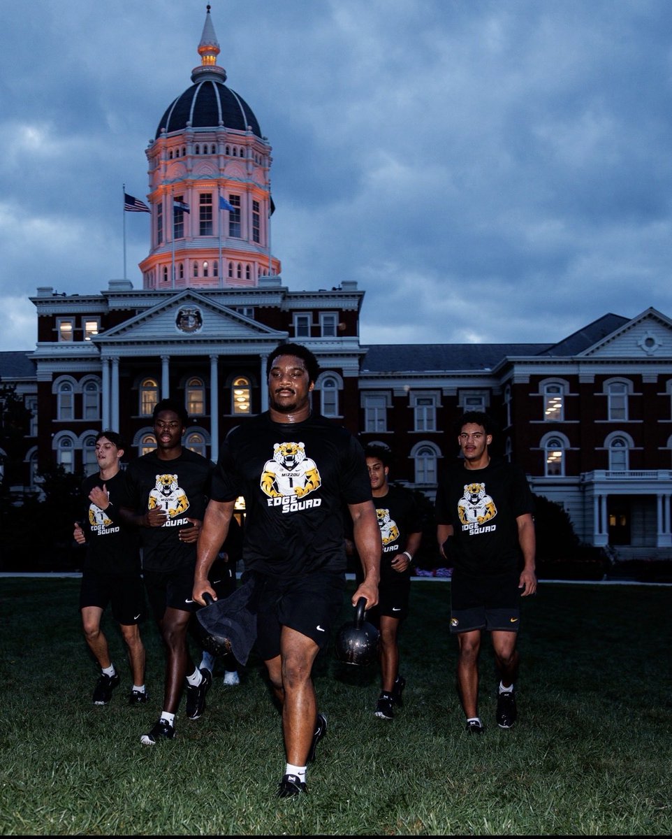 DonFaurot's tweet photo. How does one obtain this shirt? #MIZ #Goon $LANK https://t.co/COlw8IfxD9