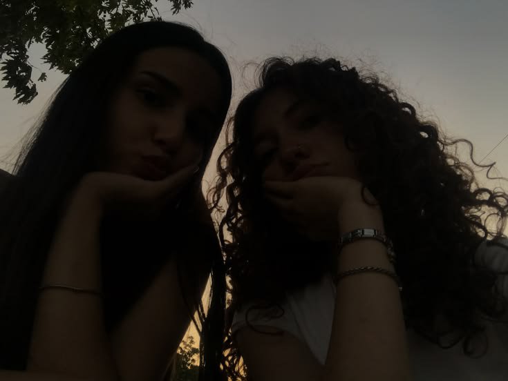 ciganzzl's tweet photo. ✴ ͡꒱ Ꮅre𝒕ty  𝚆ꪮ𝑚ꫀׁׅn  ;  𝓕ҽli𝒏e 
 ℘ëα𝑟ls  &amp;  Ꮮαc𝒆s  

⌢  Nunca  irei  conseguir explicar  o  quanto  eu  senti  a  falta  da  Kim  na  minha  vida, é  bom  te  ter  de  volta ! https://t.co/S6HSU51V9j
