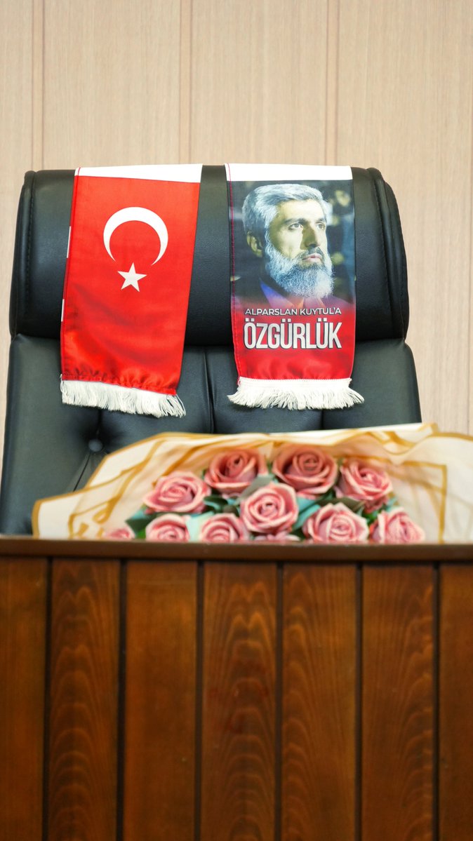 alparslankuytul's tweet photo. Alparslan Kuytul Hocaefendi'nin tefsir dersi geleneği haksız tutukluluğa rağmen halkın yoğun katılımı ile devam ediyor.

#HocamıDinliyorum
#FurkanaSistematikZulüm 
AlparslanHocaya Ozgürlük https://t.co/POCe6rWPVB