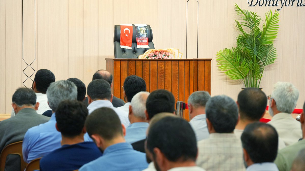 alparslankuytul's tweet photo. Alparslan Kuytul Hocaefendi'nin tefsir dersi geleneği haksız tutukluluğa rağmen halkın yoğun katılımı ile devam ediyor.

#HocamıDinliyorum
#FurkanaSistematikZulüm 
AlparslanHocaya Ozgürlük https://t.co/POCe6rWPVB