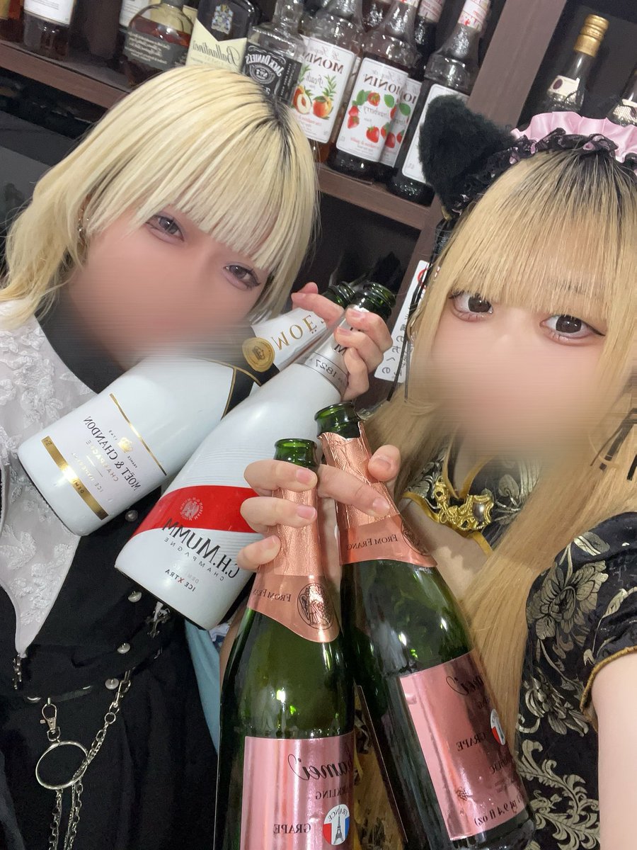 riri_guild's tweet photo. ログアウト❣️
初桃猫たのしすぎた〜‼️✨️
たくさん会えたし話せたしテンションいつもよりブチアゲだった！⤴︎⤴︎💕最高👍
シャメイ2本ありがとう♡♡ピンクの味が好きなことに気づきました‼️🤩 https://t.co/lbhEhKQUp9