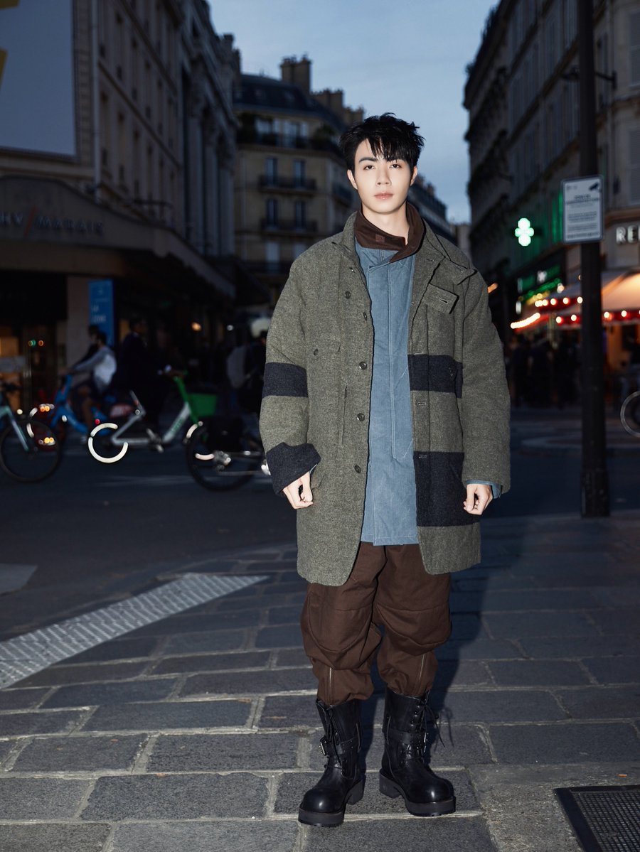 ZeePruk_OFC's tweet photo. [ IG : domunditv ]

BEYOND THE ORDINARY 🧥

Zee Pruk embraces the unconventional spirit of Yohji Yamamoto, bringing an artistic perspective to contemporary fashion. His distinctive styling reflects a sense of individuality, capturing the essence of creative expression at Paris Fashion Week SS 2027.

ZEE PRUK IN PFW 2027
#YohjiYamamotoXZeePruk

#yohjiyamamoto
@zee_pruk #ZeePruk