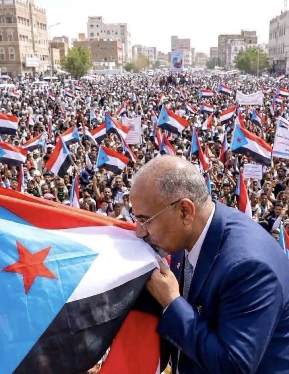 nafea_2020's tweet photo. الراية .. رمز الهوية وعنوان الوجود لم تفارق الرئيس القائد عيدروس الزُبيدي في كل مراحل نضاله ومعاركه وجبهاته  وتحركاته واجتماعاته ولقاءاته المحلية والدبلوماسية داخل الوطن وخارج�� وفي كل المحافل، عهداً لاينكث لعهد الرجال للرجال، ووفاءً لدماء شهداء الجنوب العربي الأبرار✌️.
#عيدروس_في_قلب_الجنوبيين 
#الجنوب_دولتنا_وعيدروس_رئيسنا 
#الشعب_خلف_قواته_الجنوبيه 
#القوات_الجنوبيه_طارده_للارهاب 
#المجلس_الانتقالي_الجنوبي_العربي