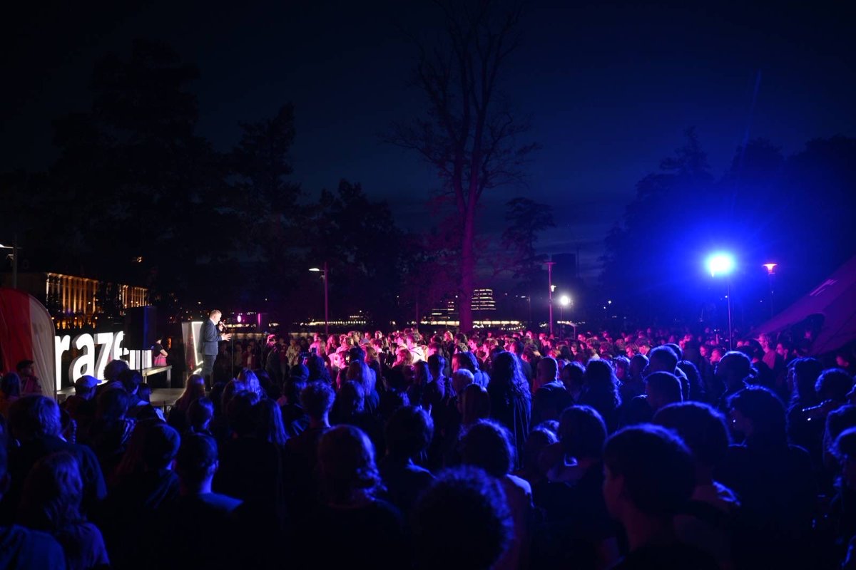 ZandbergRAZEM's tweet photo. Wrocław! Tu idziemy w kolejnych wyborach nie po jeden, a po dwa mandaty poselskie @partiarazem! https://t.co/IETyUC77Rn