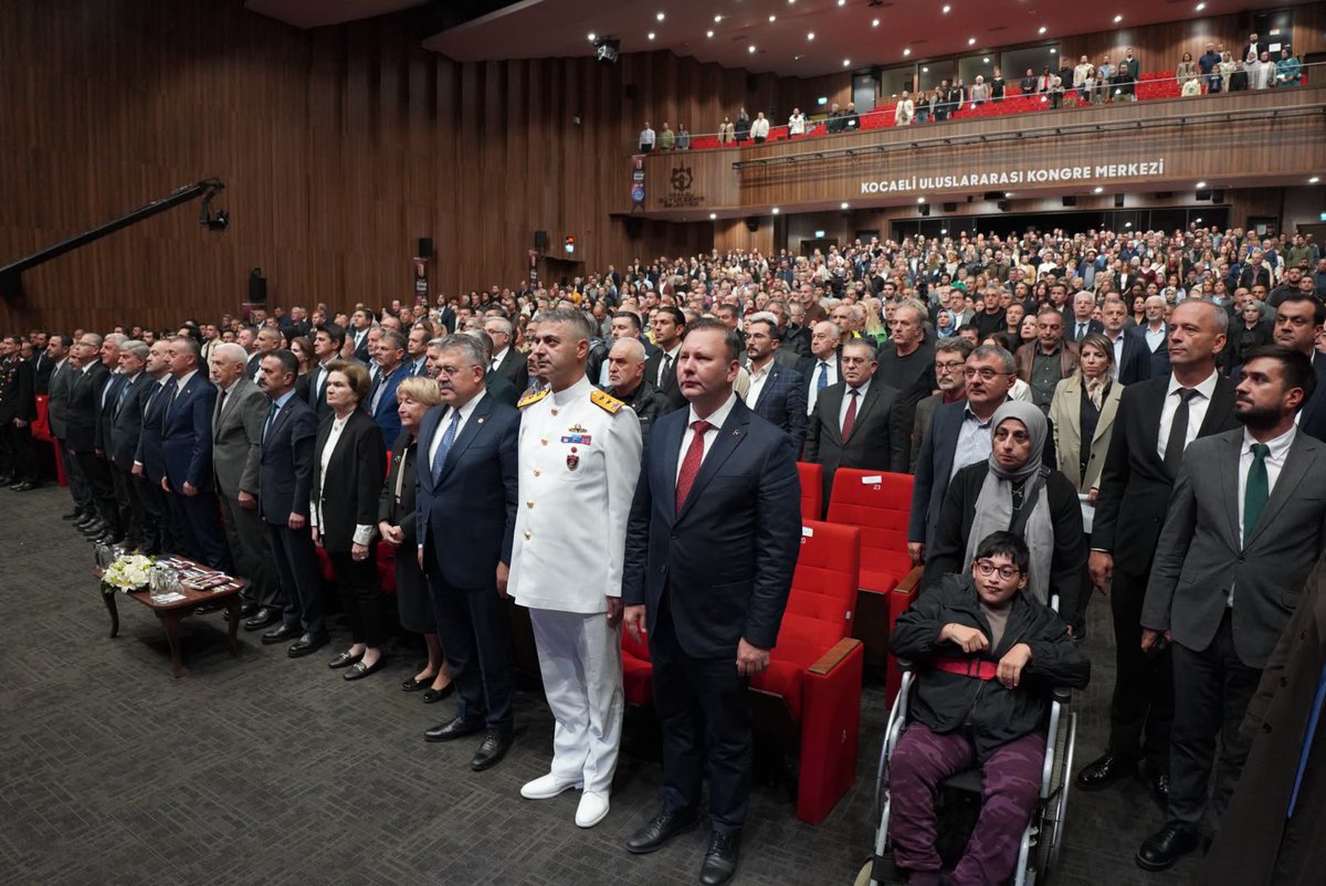 kocaelimhp41's tweet photo. İl Başkanımız Enes Emengen, İzmit İlçe Başkanımız Serdar Semih Türeyen ve İl Yöneticilerimiz ile birlikte, “Kağıttan Dünyaların Keşfi” sloganıyla bu yıl 16’ncı kez kitapseverlerle buluşan Kocaeli Kitap Fuarı’nın açılış özel programına katıldı. https://t.co/qLV37u9sqq