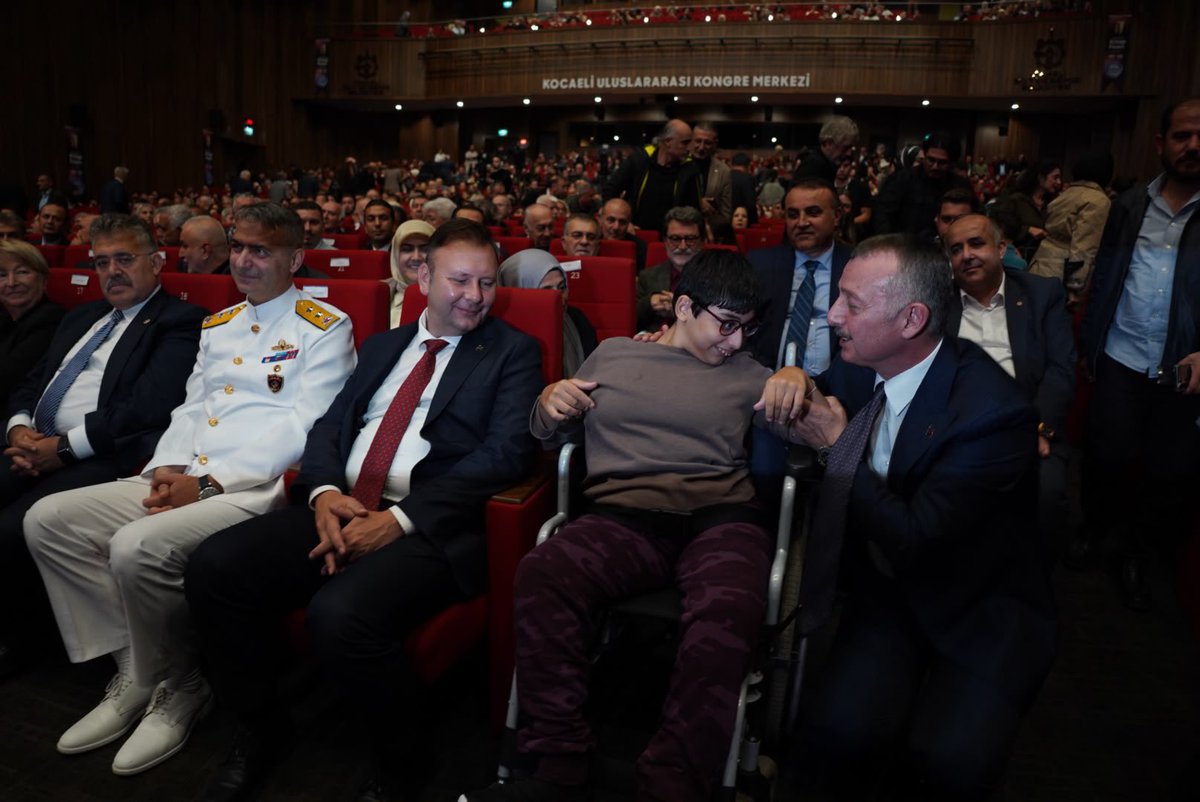 kocaelimhp41's tweet photo. İl Başkanımız Enes Emengen, İzmit İlçe Başkanımız Serdar Semih Türeyen ve İl Yöneticilerimiz ile birlikte, “Kağıttan Dünyaların Keşfi” sloganıyla bu yıl 16’ncı kez kitapseverlerle buluşan Kocaeli Kitap Fuarı’nın açılış özel programına katıldı. https://t.co/qLV37u9sqq