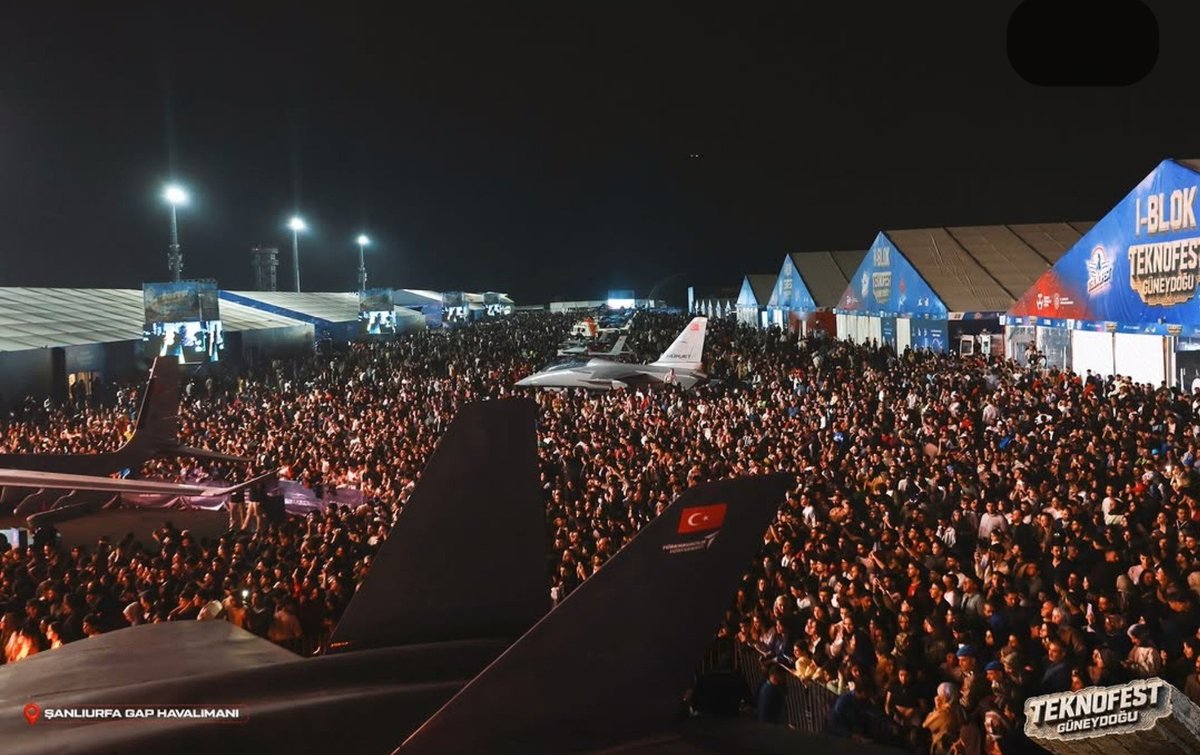 fatosftmm's tweet photo. İşte şu kalabalıktan korktuğumuz için  @ceza_ed konserine kalamadık🥲🫠
Gidenlerin videolarını izleyerek kendimizi cezalandırıyoruz...
#TEKNOFESTŞanlıurfa https://t.co/gWO3FyjjIh