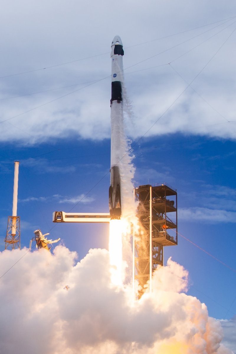 Rocketman_hs's tweet photo. Falcon 9 launches NASA’s Crew-13, Dragon’s 21st human spaceflight mission. https://t.co/zLIQjL3GjQ