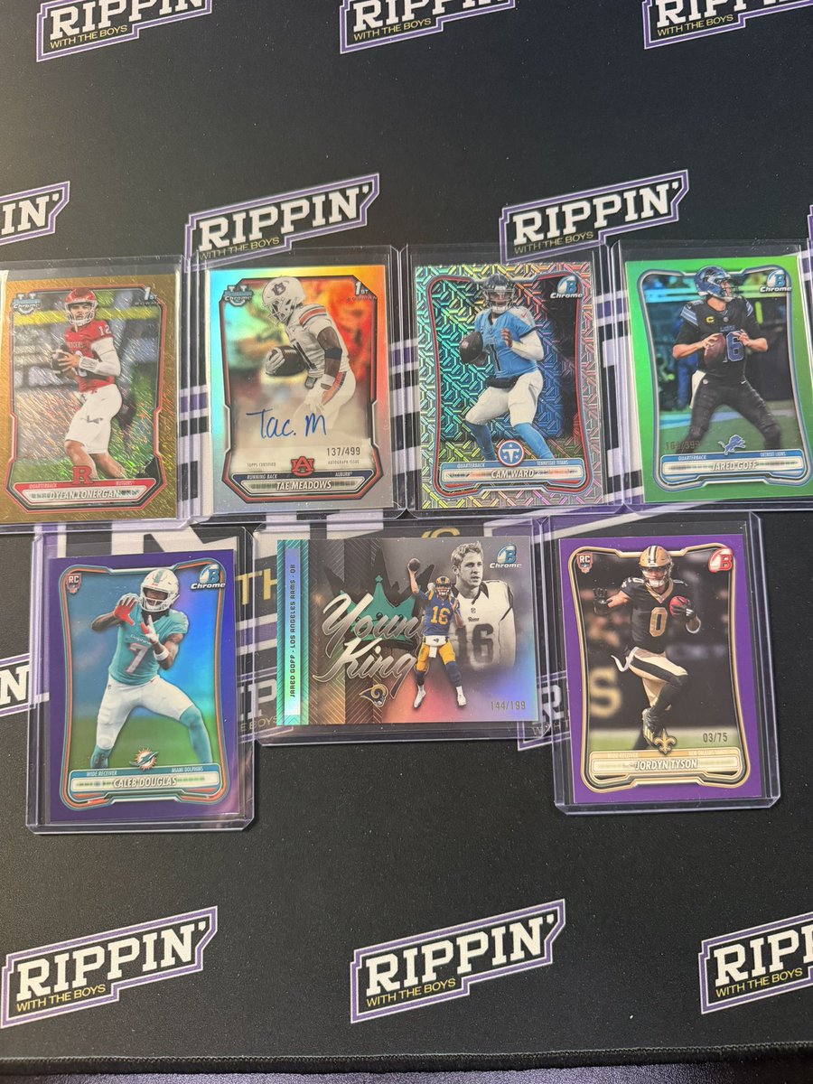 RippinWTB's tweet photo. 🚨GIVEAWAY🚨

Big time Bowman football lot 👀

How to enter

- Follow @Rippinwtb
- Subscribe to the RippinWTB YouTube and drop a screenshot
- Like + Repost! https://t.co/LGcUhqe66k