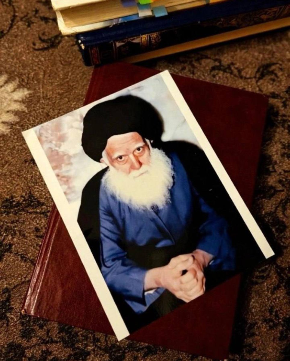 Narjes313m's tweet photo. إنَّ الكلمةَ الطيبةَ التي تتصفُ بالحقِّ والصدقِ يمكنُ أن تكونَ بنفسِها سببًا للهدايةِ المستمرةِ على طولِ الزمانِ وفي كلِّ حين، بإذنِ ربِّها، ولمختلفِ الأشخاصِ، بأن يُعلِّمَ بعضُهم بعضًا ويهديَ بعضُهم بعضًا.
-الوليّ الشهيد السيّد محمّد الصدر. https://t.co/TUcAUJQcLy
