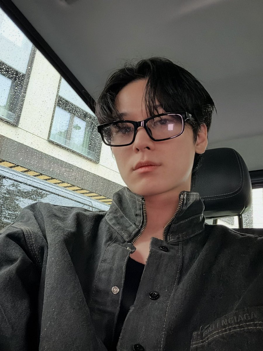 imsillyhelp's tweet photo. cutie patootie side              hot nerdy side https://t.co/1XLDrIhhJv