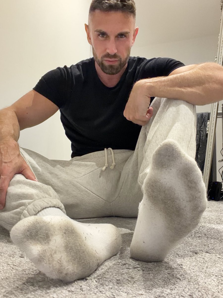 thealphalord123's tweet photo. This image will be as imprinted into your mind as them soles are on them sock https://t.co/auKtTyWJrG