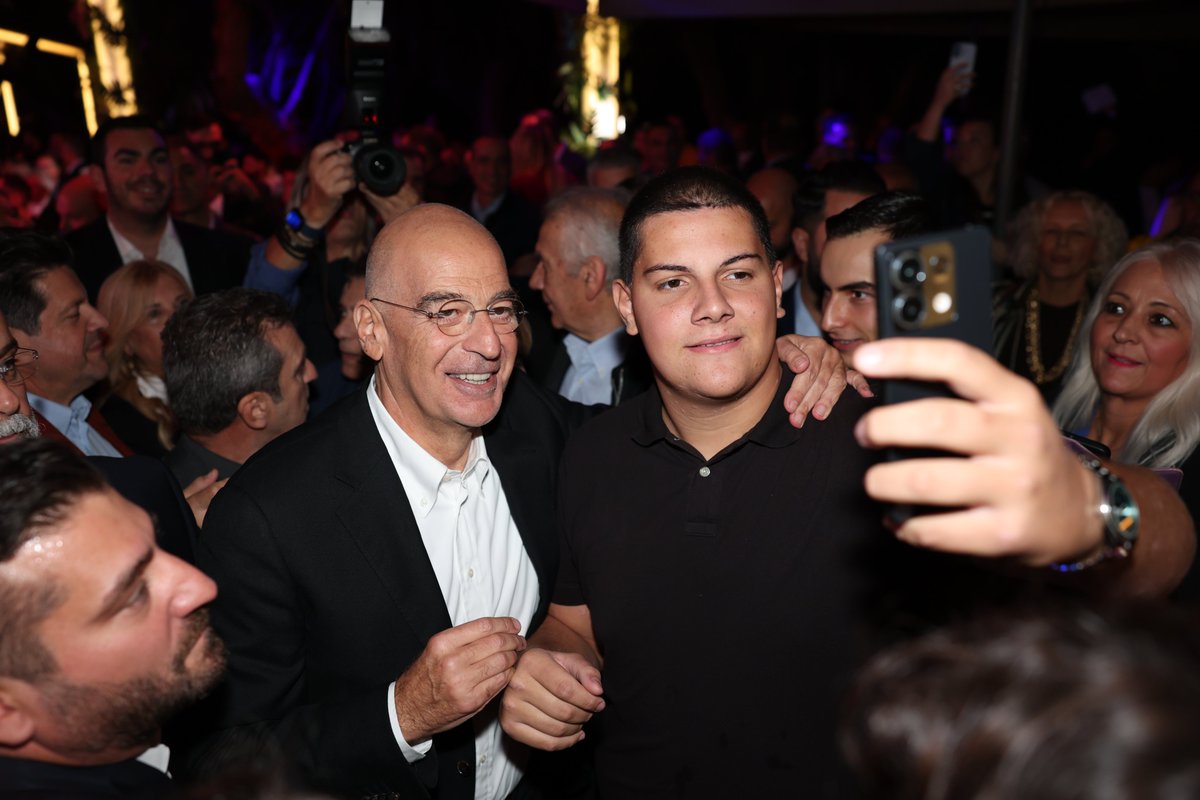 NikosDendias's tweet photo. Στη μεγάλη συγκέντρωση στον Άλιμο, στην οποία είχα την ευκαιρία να ευχαριστήσω από καρδιάς τους πολίτες του Νότιου Τομέα για τη στήριξή τους.

#ΝΔ #Άλιμος https://t.co/vEqzcqQMEF